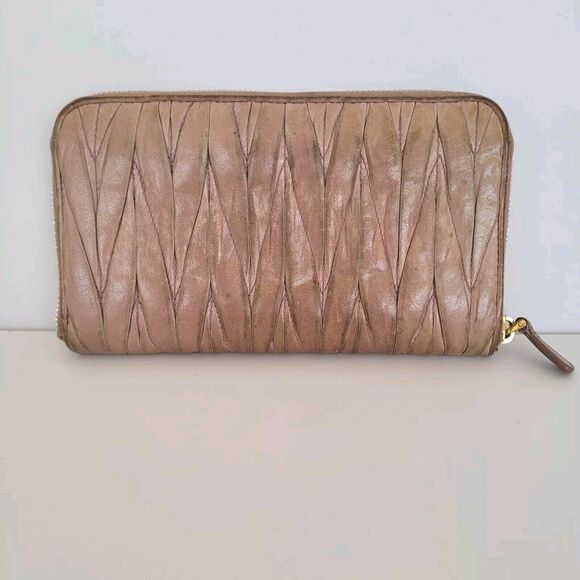 Miu Miu Wallet Matelasse Pink Large Accordion Card Holder Logo Leather Zip - Picture 2 of 9